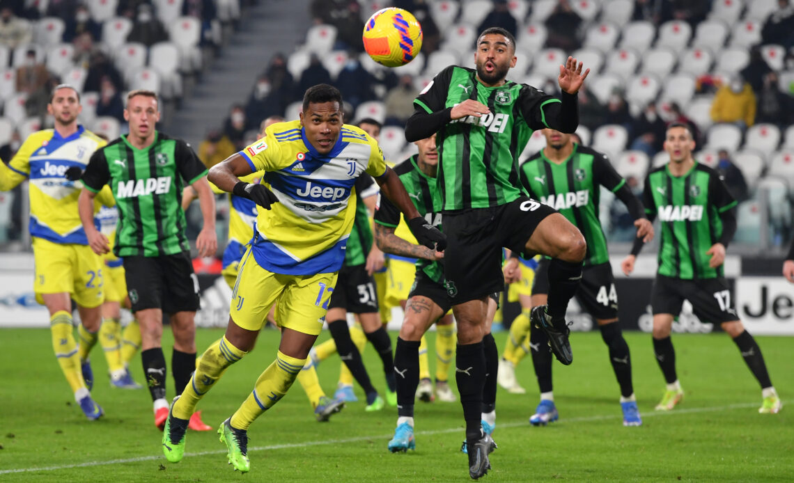 Alex Sandro in area del Sassuolo durante la sfida tra bianconeri e neroverdi in Coppa Italia