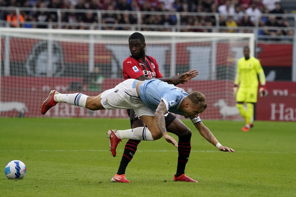 Duello Immobile-Tomori nel match d'andata Milan-Lazio