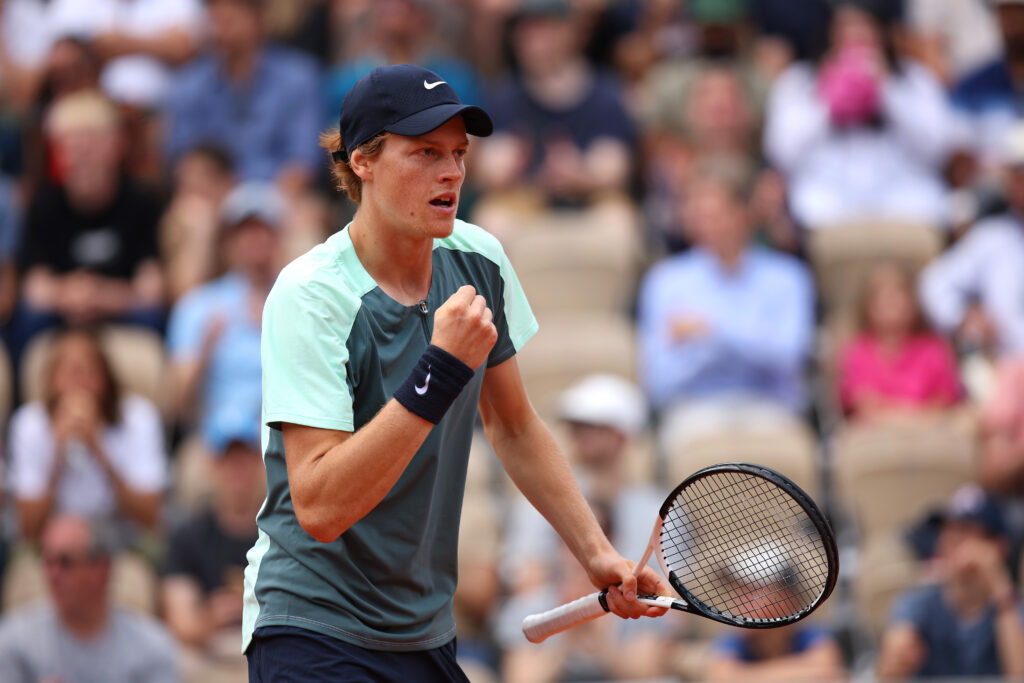 Jannik Sinner, il tennista azzurro nel terzo turno degli Open di Francia ha eliminato Mackenzie McDonald