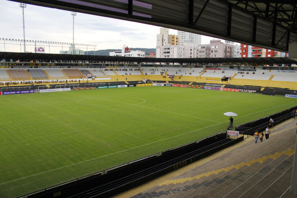 Una panoramica dello stadio Heriberto Hulse, casa del Criciuma